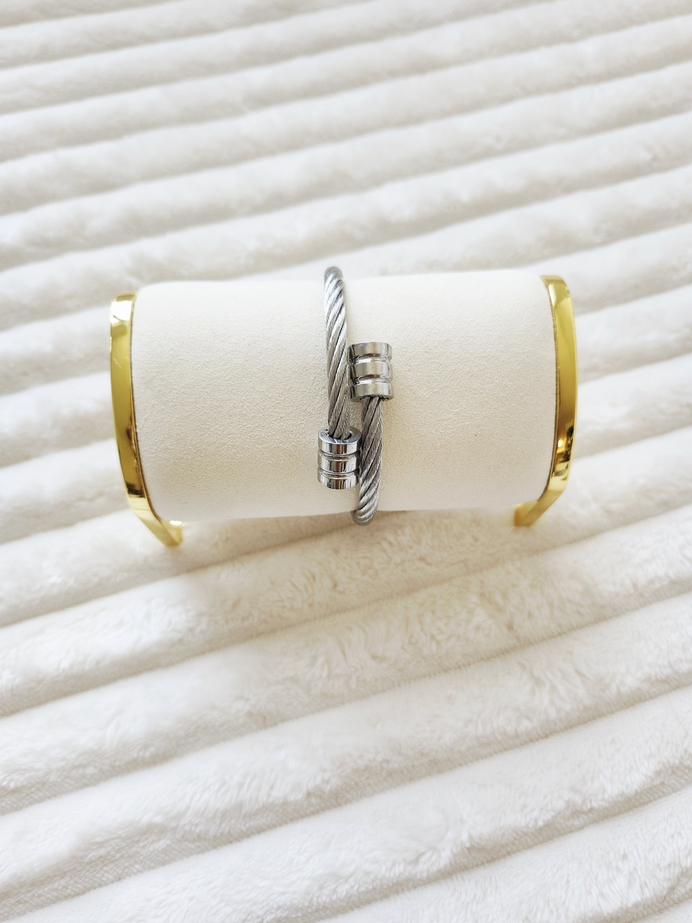 Silver Tone Twisted Cable Wrap Cuff Bracelet Bypass Design Ribbed Bar Ends